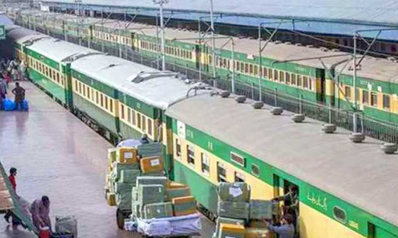 عمران خان کو قائل کرنا شیخ رشید کے لیے امتحان ہو گا؟