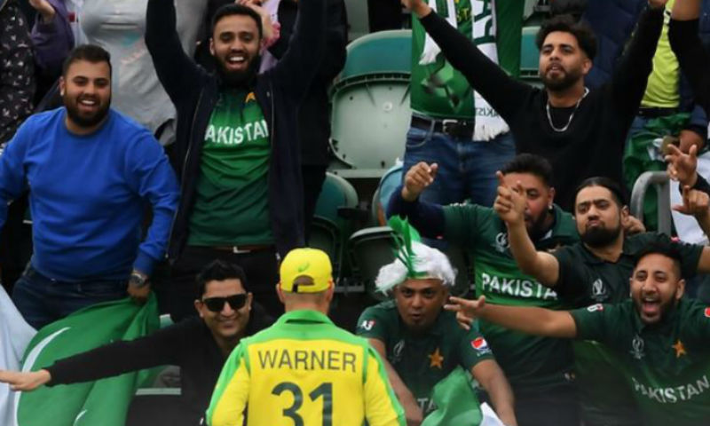 پاکستانی شائقین نے ڈیوڈ وارنر کا دل جیت لیا