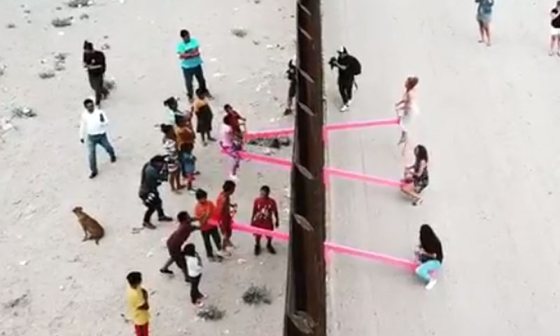 سرحد پر فوج اور بارود کی بجائے جھولے