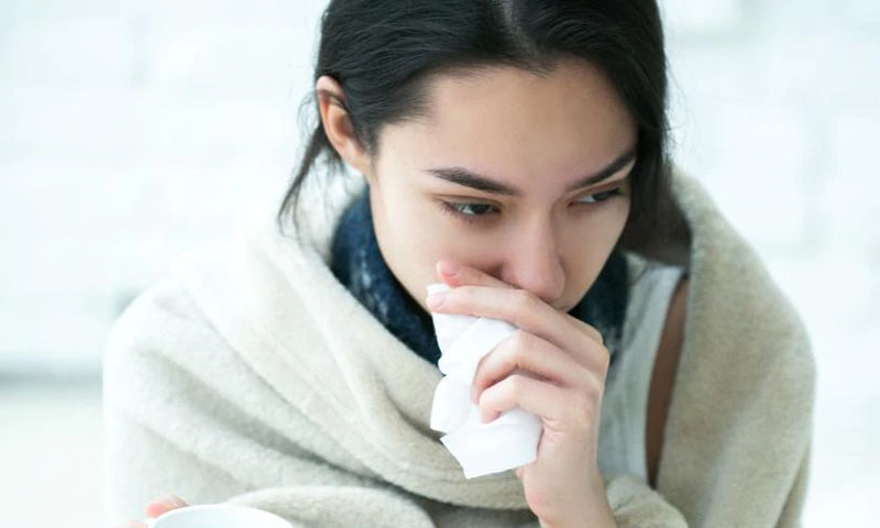 بعض لوگ نزلے سے کیوں شدید متاثر ہوتے ہیں؟ سائنسدانوں نے وجہ تلاش کر لی