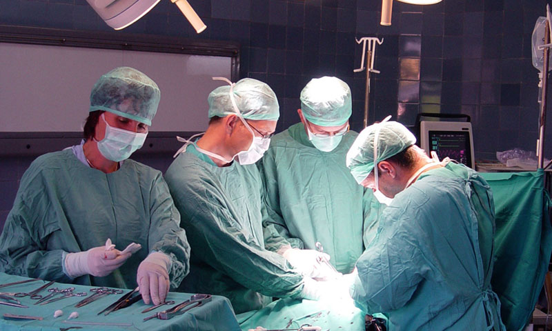 بھارتی خاتون نے جیولری شاپ کھول کر ڈاکٹروں کو حیران کردیا