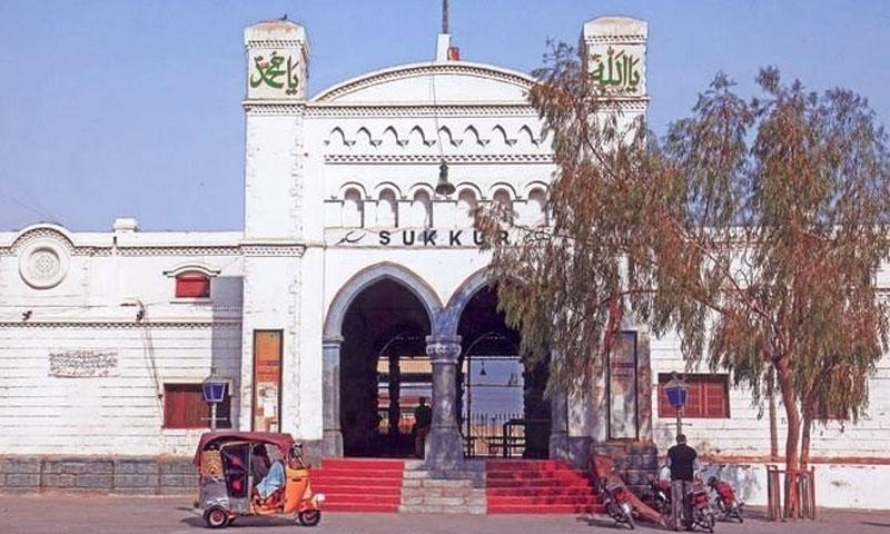 مسافر ٹرینیں 15 گھنٹے تاخیر کا شکار: مسافر اذیت سے دو چار