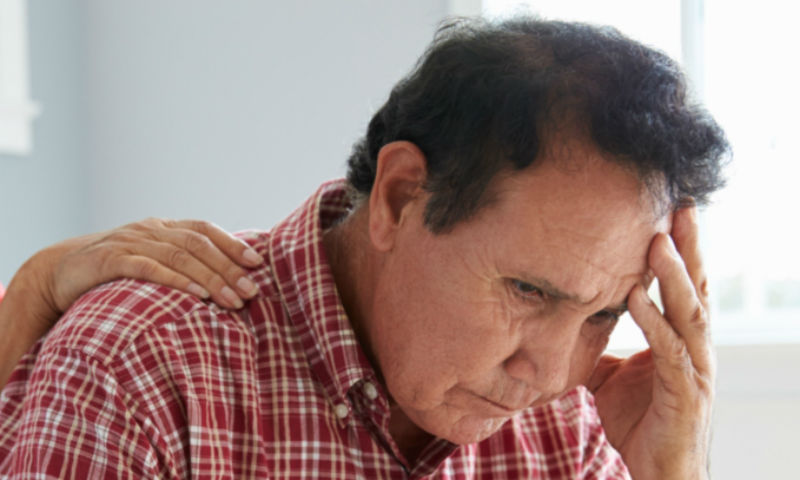 خودکشی کے بارے میں سوچنے والے افراد کی 8 اہم نشانیاں