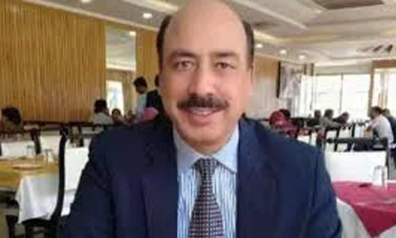 چور کو پڑ گئے مور: جج ارشد ملک کی ویڈیو بنائی، انعام میں ٹیمپرڈ گاڑی مل گئی نوازشریف کے خلاف فیصلہ دینے والے جج ارشد ملک برطرف