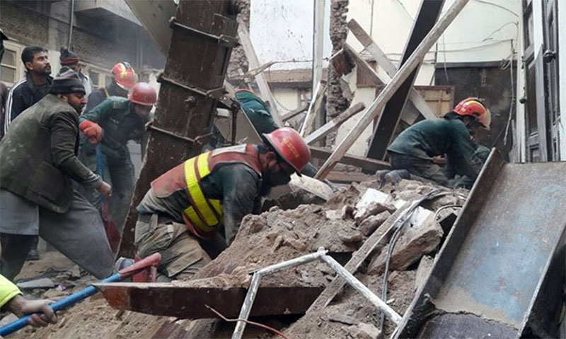 لاہور: مکان کی چھت گرنے سے 6 افراد جاں بحق، 4 زخمی