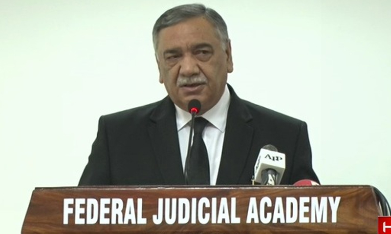 عدالت میں جج کی بجائے وکیل زیادہ علم رکھتا ہے، چیف جسٹس پاکستان