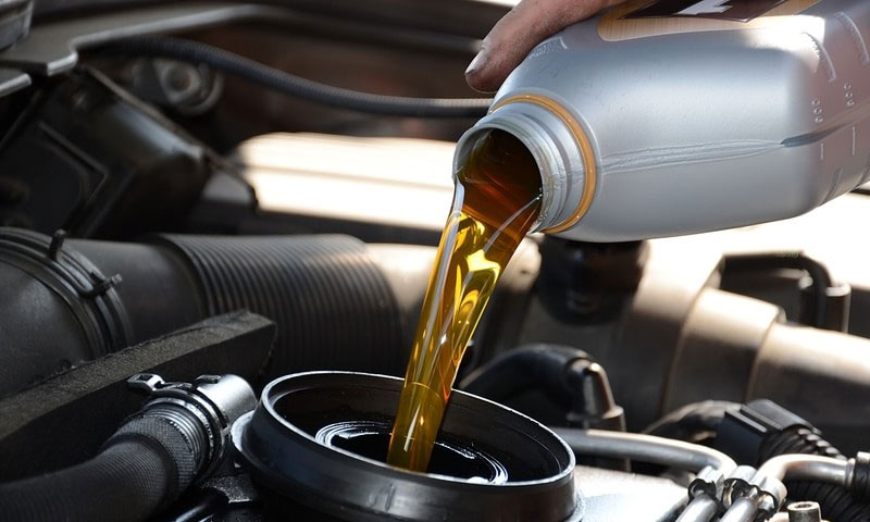 پاکستان میں غیر معیاری تیل کے خلاف اقدامات کا فیصلہ