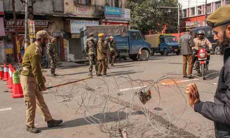 کشمیر: مودی حکومت پر تنقید کرنے والوں کو پاسپورٹ کی منسوخی کا سامنا