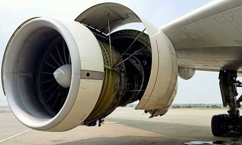 قومی ائر لائن کے طیارے میں آگ لگ گئی