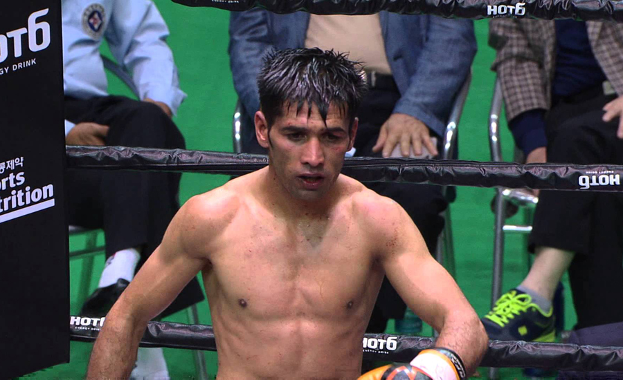 محمد وسیم نے فلپائنی باکسر کو ایک منٹ کے اندر ناک آؤٹ کردیا