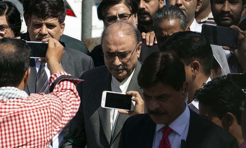 نیب کا موقف ہے کہ آصف علی زرداری قرض لے کر معاف کرانے کے اس مقدمے میں بطور صدر اثرانداز ہوئے