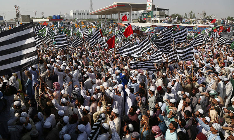 آزادی مارچ میں ہلاکتوں کی تعداد تین ہوگئی، سینکڑوں بیمار