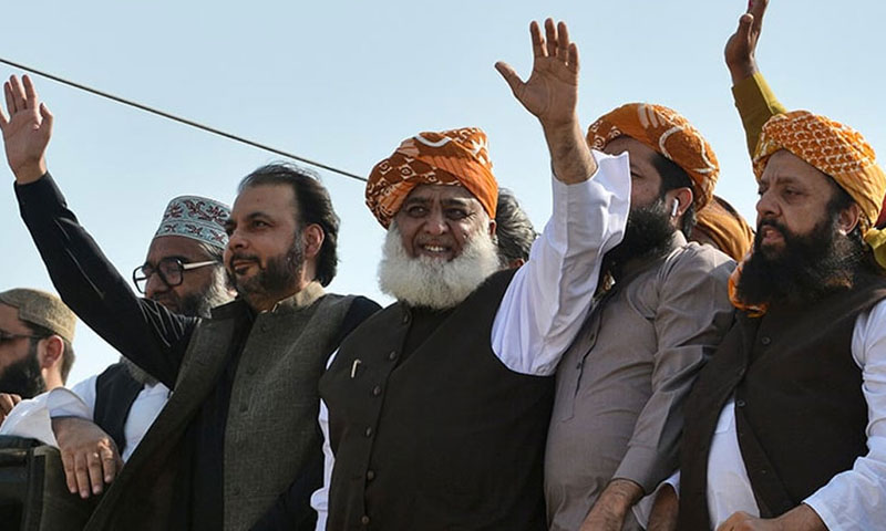 آزادی مارچ آج شب راولپنڈی پہنچے گا: جمعرات کے دن اسلام آباد میں داخل ہو گا