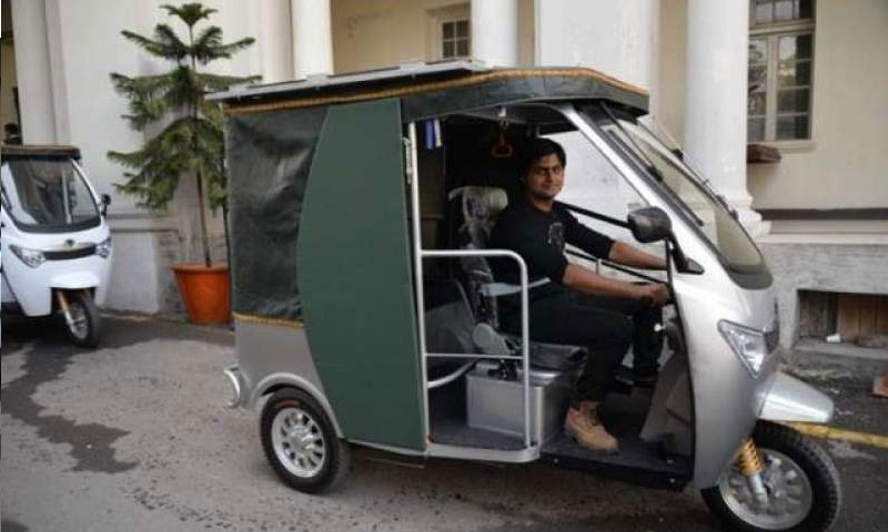 اگلے تین سے پانچ سال تک تمام رکشے بیٹری پر چلیں گے، فواد چوہدری