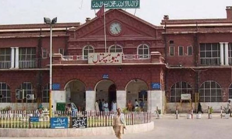 میو اسپتال کی لفٹ میں پھنس کر بچہ جاں بحق