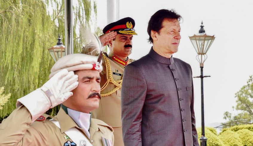 وزیراعظم عمران خان 67 برس کے ہو گئے