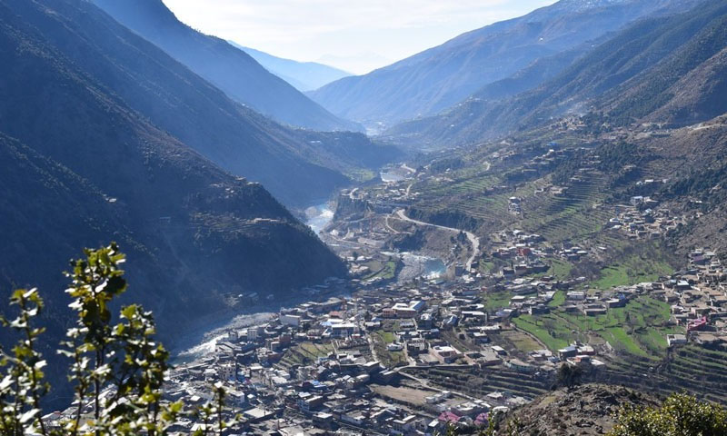 کوہستان: ڈی ای او نواب علی کی سانسیں کیوں چھینی گئیں؟ حقائق سے پردہ اٹھ گیا