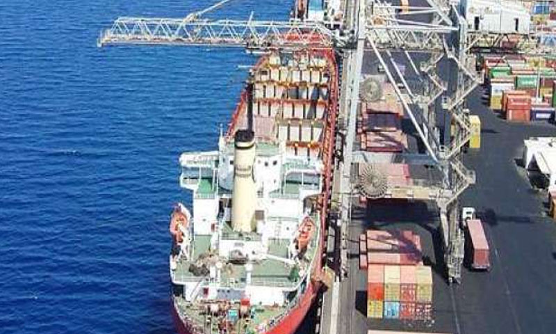 کراچی: بندرگاہ پر دو کار گو بحری جہازوں کی آپس میں ٹکر