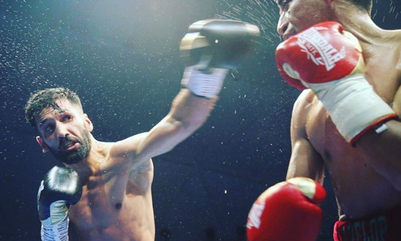 پاکستانی باکسر محمد وسیم نے میکسیکو کے گینگان لوپیز کو شکست دے دی