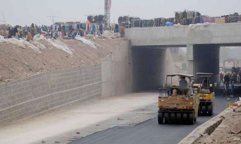 آزادی مارچ: کھنہ پل سے دو افراد بدنظمی کے باعث گر گئے، دو جاں بحق دو زخمی