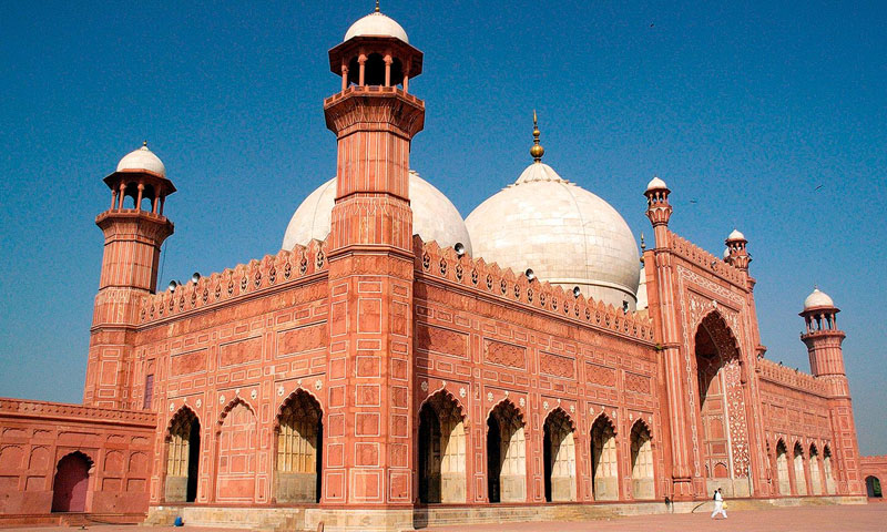 لاہور: ڈاکوؤں کی جنت بن گیا،24 گھنٹوں میں 24 وارداتیں، اہل خانہ یرغمال بننے لگے