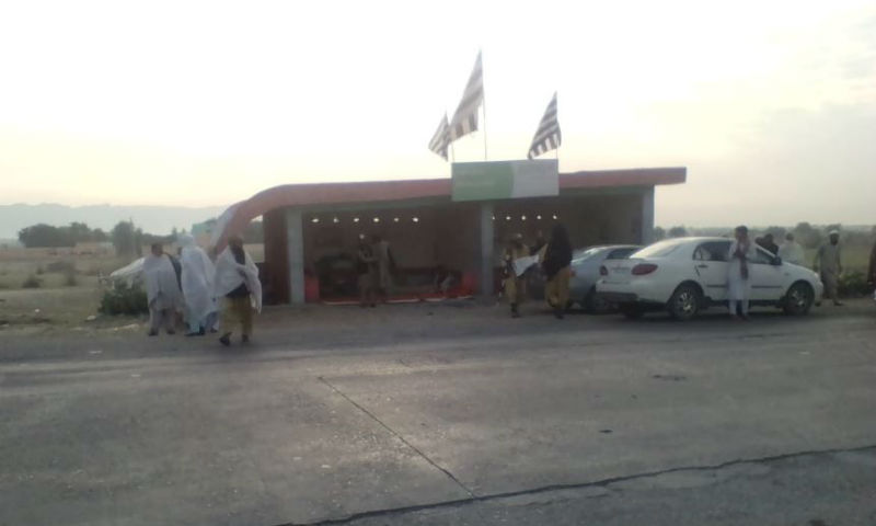 بنوں، جے یو آئی کے کارکنوں نے انڈس ہائی وے بند کر دی