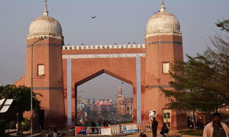 ملتان: ڈاکوؤں کی دیدہ دلیری، ڈی ایس پی کے اہل خانہ کو یرغمال بنا کر لوٹ لیا