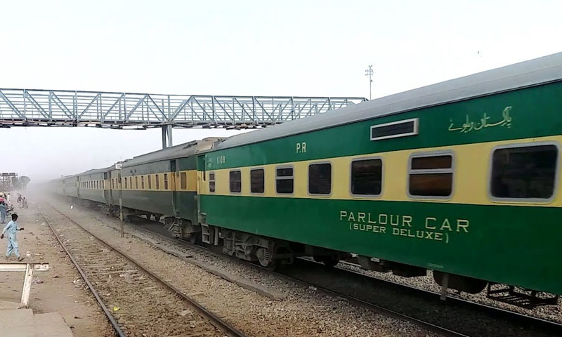 شالیمار ایکسپریس بڑے حادثے سے بال بال بچ گئی