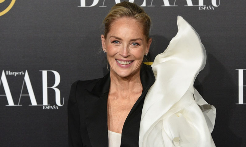 61 سالہ اداکارہ شرون سٹون کا ڈیٹنگ ایپ پر اکاؤنٹ بلاک