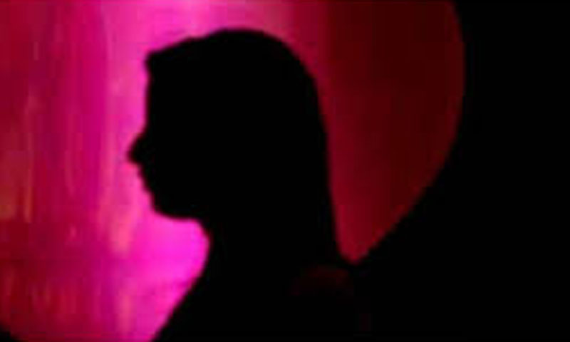 سندھ: دل کی مریضہ خاتون ایمبولینس کے ذریعے موبائل کے ذریعے اسپتال منتقل