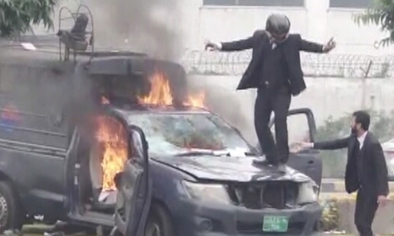 وکلا گردی کی 10 سالہ رپورٹ، پولیس سب سے زیادہ متاثر