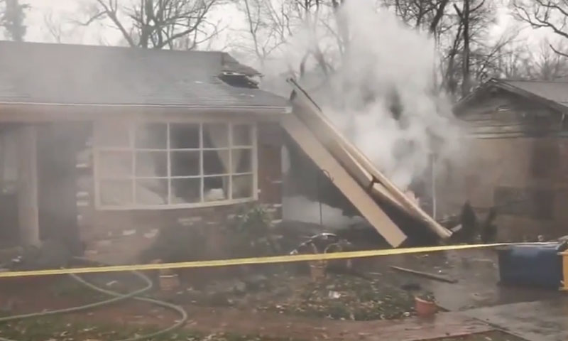 امریکہ: رہاشی علاقے میں چھوٹا طیارہ گرنے سے پائلٹ ہلاک