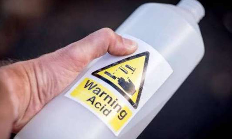 ملتان: سفاک خاتون نے پانچ سالہ بچے پر تیزاب پھینک دیا