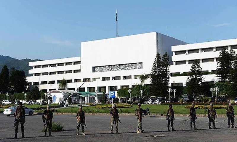 ’حکومت آرمی ایکٹ میں ترمیم کا بل کل دونوں ایوانوں سے منظور کرائے گی‘