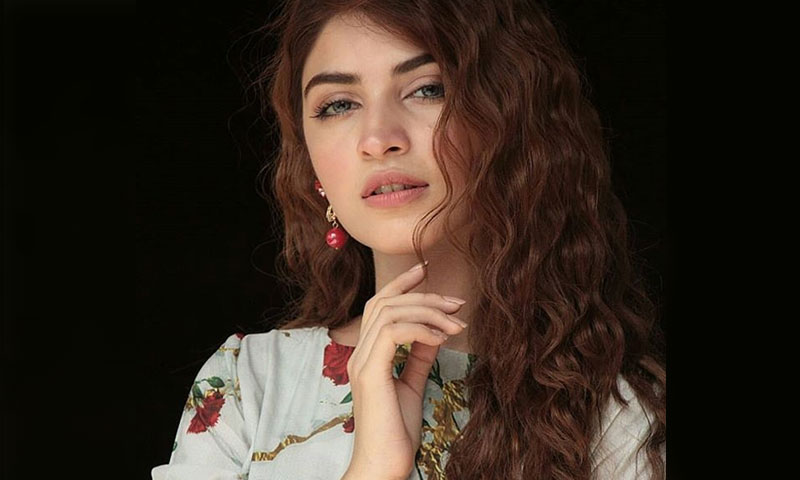 خوبرو اداکارہ کنزیٰ ہاشمی نے گلوکاری کے میدان میں قدم رکھ دیا