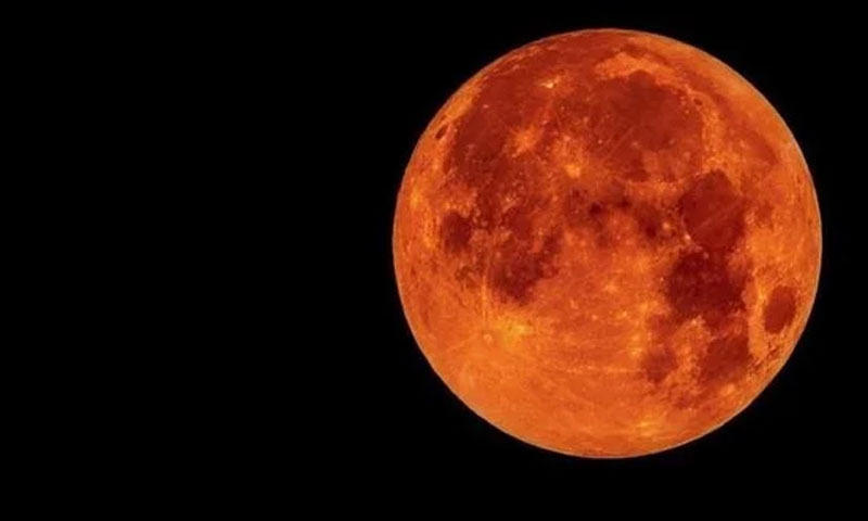 پاکستان میں چاند گرہن کا اغاز ہوگیا: لوگوں کی دلچسپی عروج پر