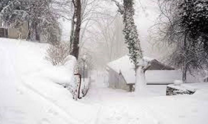 گلیات: چوتھا دن بھی گزر گیا، برفانی طوفان کے باعث سڑکیں بند، عوام محصور