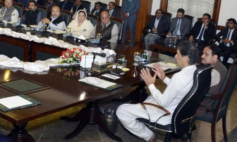 پیٹرول بحران: کابینہ نے سیکرٹری پیٹرولیم سمیت دیگر افسران کیخلاف کارروائی روکدی