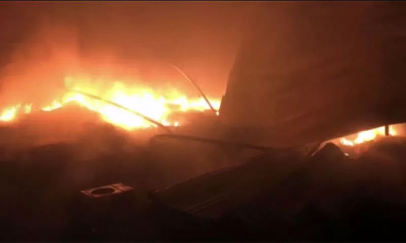 وزیر آباد: ریلوے گودام میں لگنے والی آگ پر19 گھنٹے میں قابو نہیں پایا جاسکا