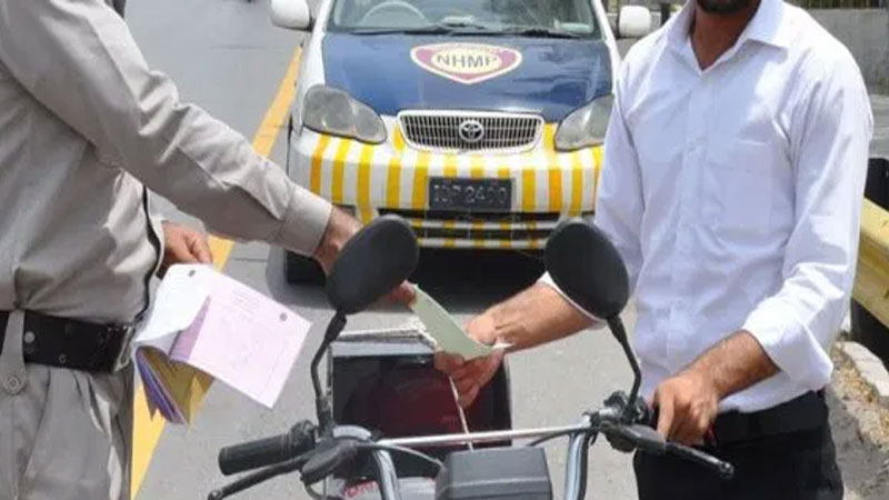 موٹرویز اور قومی شاہراوں پر بھاری جرمانے کا نوٹیفکیشن معطل