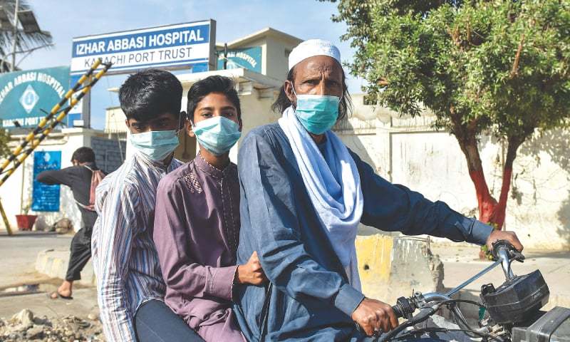 کورونا وائرس:ماسکوں پر اندھی کمائی کا آغاز، ایک خدا ترس نے مفت تقسیم شروع کردی