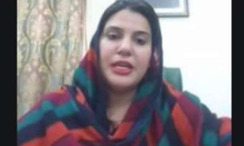 ’کاشانہ اسکینڈل کی گواہ اقرا کائنات کے قتل پر خاموش رہنے کو کہا جارہا ہے‘