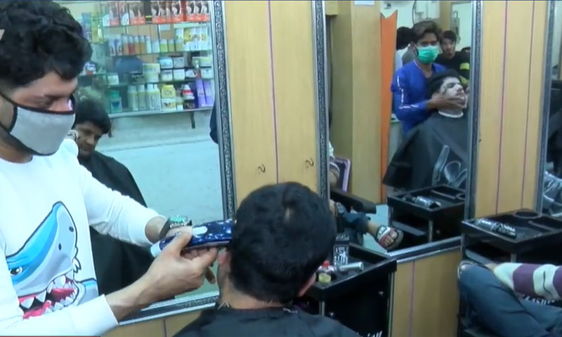 کورونا وائرس: حجام کی دکانوں پر بھی احتیاطی تدابیر