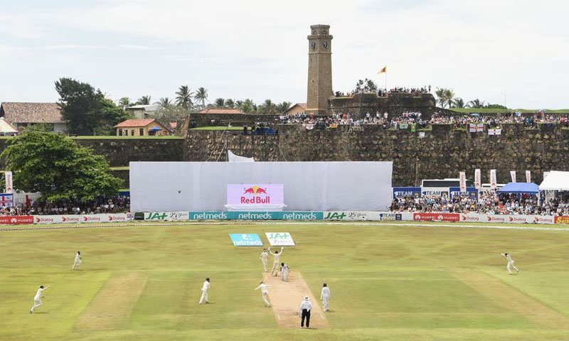 کورونا وائرس کا خوف، انگلینڈ کے کھلاڑیوں پر سیلفی بنانے، ہاتھ ملانے پر پابندی عائد