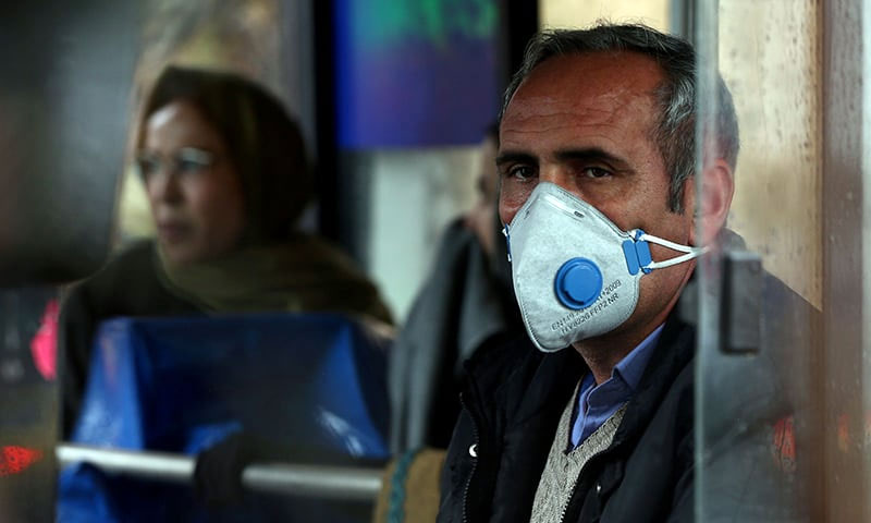 ماہرین نے فیس ماسک کو لازمی قرار دے دیا