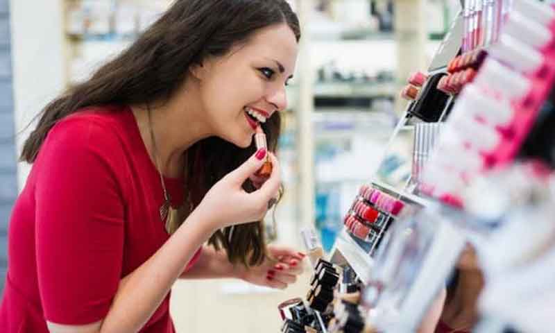 میک اپ ٹیسٹر سے بھی کورونا پھیلتا ہے!