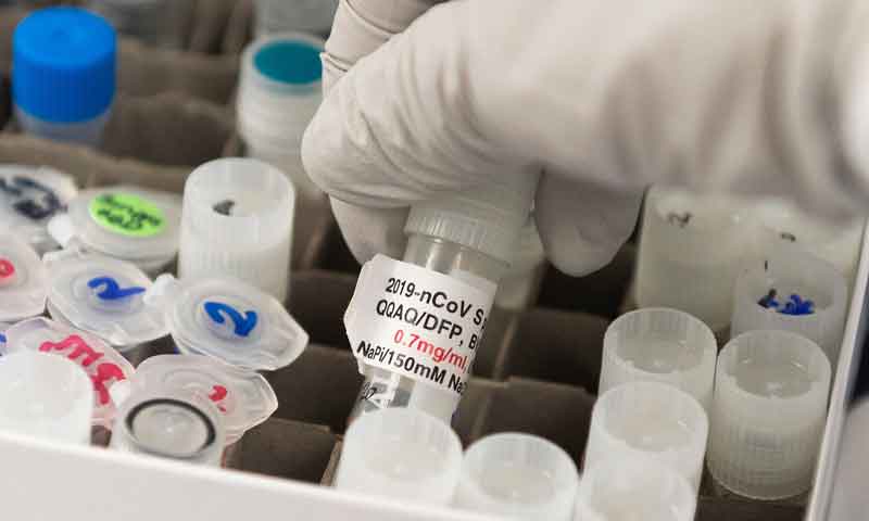 امریکی نائب صدر ٹی وی پر کورونا ویکسین لگوائیں گے