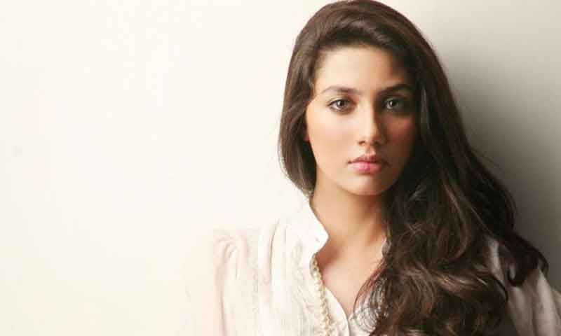 ماہرہ خان نے اپنے پہلے فوٹ شوٹ اور انٹرویو کی تصویر شیئر کر دی