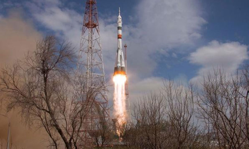 امریکی اور روسی خلاباز ایک راکٹ میں بین الاقوامی خلائی اسٹیشن کیلئے روانہ