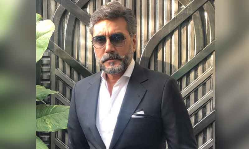 عرفان خان اور سری دیوی سے متعلق نامناسب الفاظ، عدنان صدیقی میزبان پر برہم